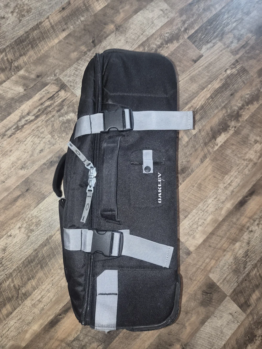 Oakley Roller Luggage 14×21×7 inches